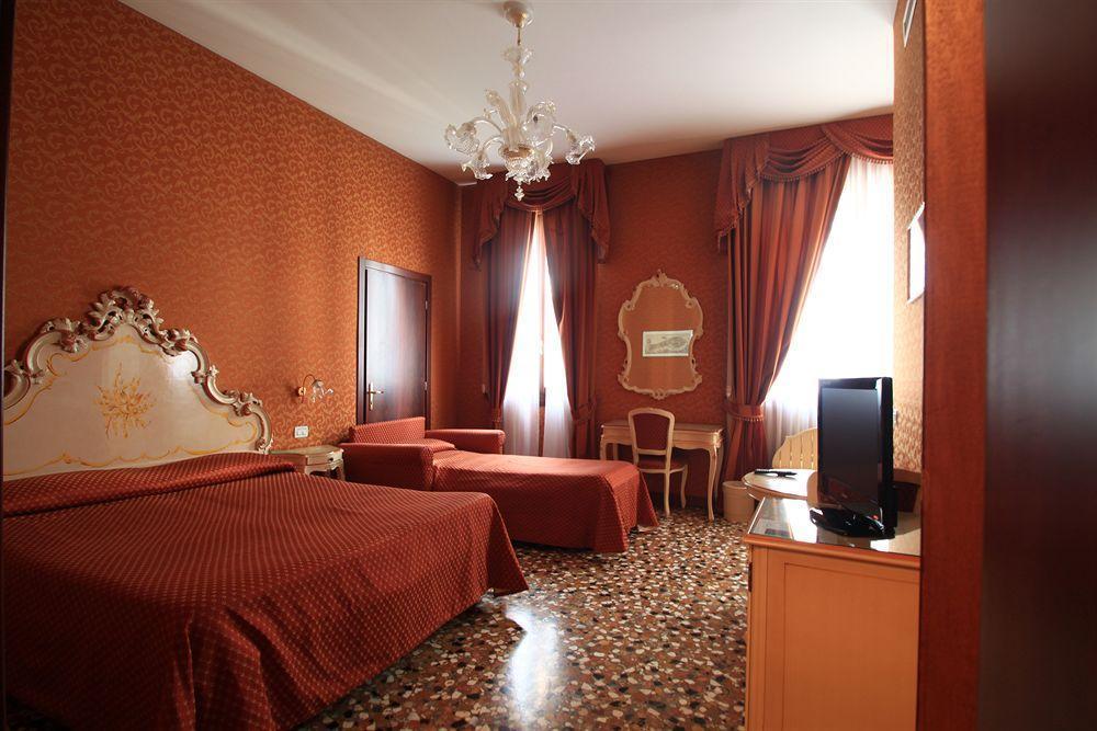 Palazzo Guardi Hotel Венеция Екстериор снимка
